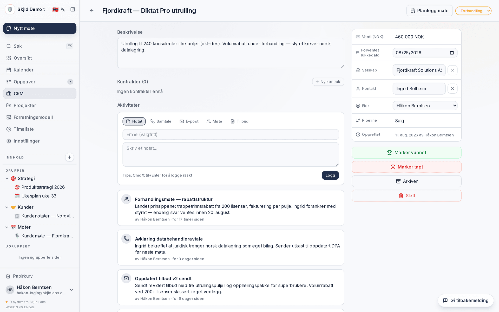Skjermbilde av en CRM-deal-side i WorkOS — relaterte notater og møter synlige i sidebar, agent-aktivitet i tidslinjen